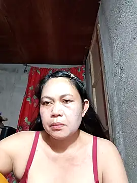 Snapshot of Everleigh_mom chatting on 10.01.25 Everleigh mom online show from 10.01.25