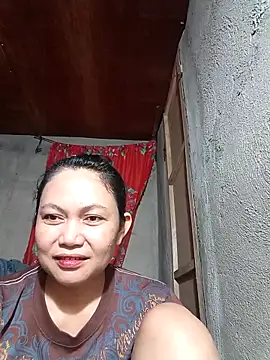 Snapshot of Everleigh_mom chatting on 10.08.25 Everleigh mom online show from 10.08.25