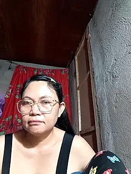 Snapshot of Everleigh_mom chatting on 10.15.25 Everleigh mom online show from 10.15.25