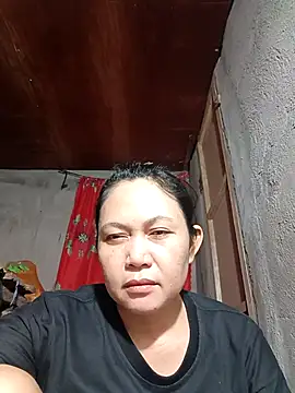 Snapshot of Everleigh_mom chatting on 11.02.25 Everleigh mom online show from 11.02.25