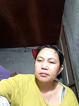 Snapshot of Everleigh_mom chatting on 11.03.25 Everleigh mom online show from 11.03.25