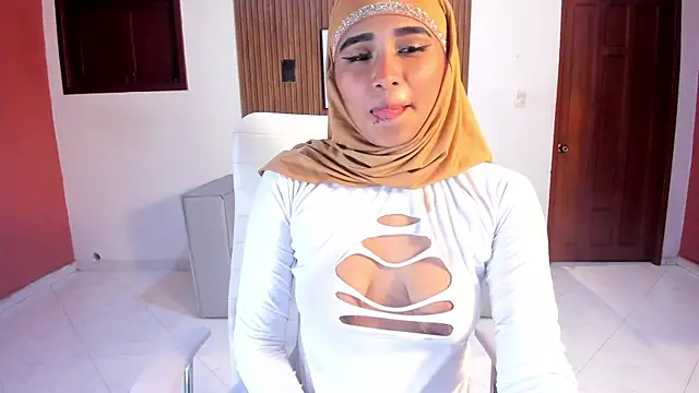 Snapshot of kayla_hasab chatting on 10.09.25 kayla hasab online show from 10.09.25