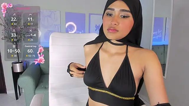 Snapshot of kayla_hasab chatting on 11.08.25 kayla hasab online show from 11.08.25