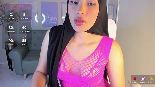 Snapshot of kayla_hasab chatting on 11.10.25 kayla hasab online show from 11.10.25