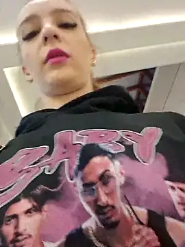 Snapshot of MoonedByEva chatting on 10.17.25 MoonedByEva online show from 10.17.25