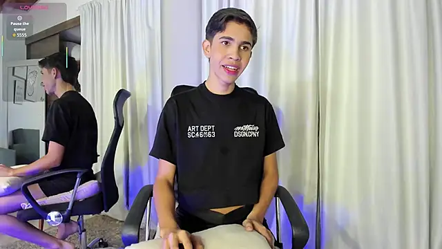 Snapshot of JoshuaSanzz chatting on 09.30.25 JoshuaSanzz online show from 09.30.25