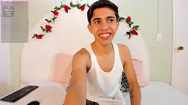 Snapshot of JoshuaSanzz chatting on 10.05.25 JoshuaSanzz online show from 10.05.25