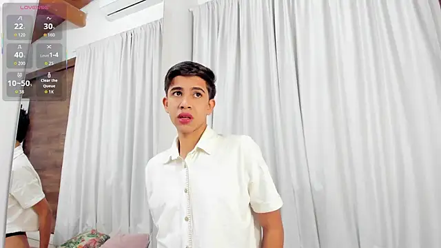 Snapshot of JoshuaSanzz chatting on 10.13.25 JoshuaSanzz online show from 10.13.25