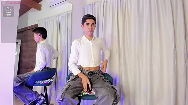 Snapshot of JoshuaSanzz chatting on 10.17.25 JoshuaSanzz online show from 10.17.25