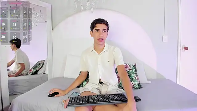 Snapshot of JoshuaSanzz chatting on 10.18.25 JoshuaSanzz online show from 10.18.25