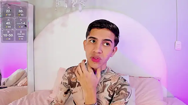 Snapshot of JoshuaSanzz chatting on 10.24.25 JoshuaSanzz online show from 10.24.25