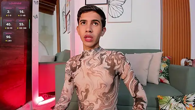 Snapshot of JoshuaSanzz chatting on 11.04.25 JoshuaSanzz online show from 11.04.25