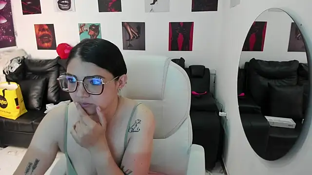 Snapshot of iam_sammy_01 chatting on 09.17.25 iam sammy 01 online show from 09.17.25