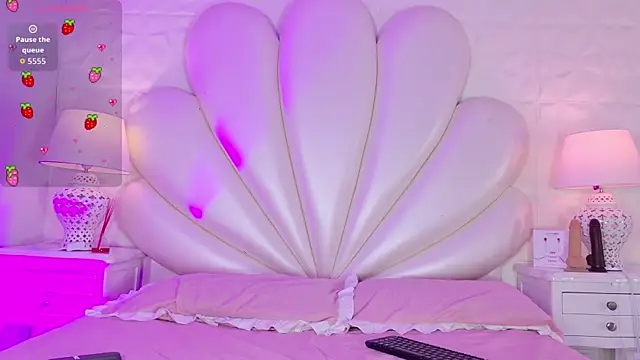 Snapshot of SammyJhuls chatting on 10.19.25 SammyJhuls online show from 10.19.25