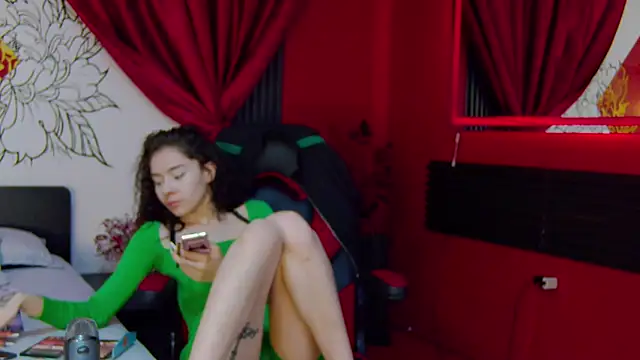 RavennMoonn online show from 10.03.25