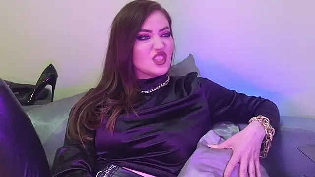 Snapshot of AliceJameson chatting on 10.18.25 AliceJameson online show from 10.18.25