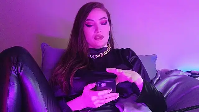 Snapshot of AliceJameson chatting on 10.24.25 AliceJameson online show from 10.24.25