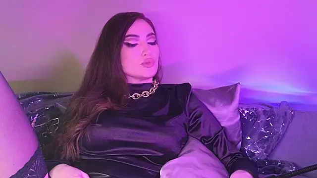 Snapshot of AliceJameson chatting on 11.04.25 AliceJameson online show from 11.04.25