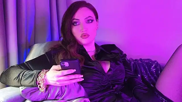 Snapshot of AliceJameson chatting on 11.10.25 AliceJameson online show from 11.10.25