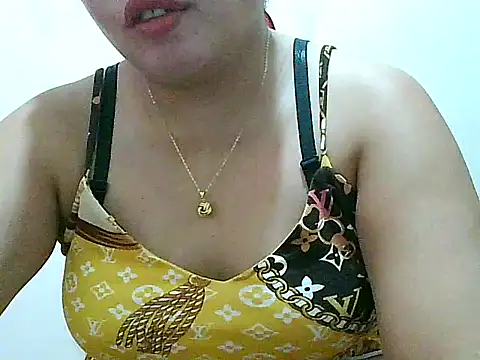 Snapshot of fresh_rosie chatting on 10.11.25 fresh rosie online show from 10.11.25