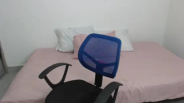 Snapshot of Tiiana chatting on 09.13.25 Tiiana online show from 09.13.25