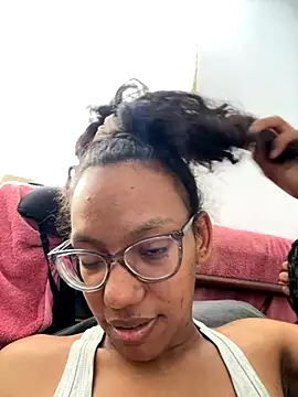 Snapshot of Valen1800 chatting on 10.05.25 Valen1800 online show from 10.05.25