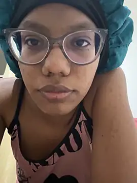 Snapshot of Valen1800 chatting on 10.08.25 Valen1800 online show from 10.08.25