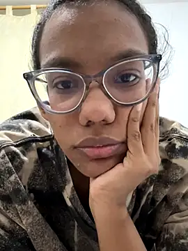 Snapshot of Valen1800 chatting on 10.14.25 Valen1800 online show from 10.14.25