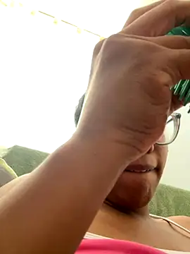 Snapshot of Valen1800 chatting on 10.28.25 Valen1800 online show from 10.28.25