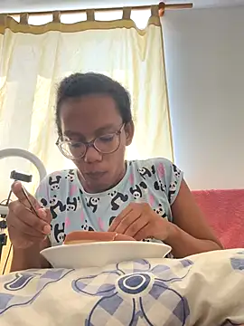 Snapshot of Valen1800 chatting on 11.07.25 Valen1800 online show from 11.07.25