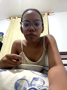 Snapshot of Valen1800 chatting on 11.11.25 Valen1800 online show from 11.11.25