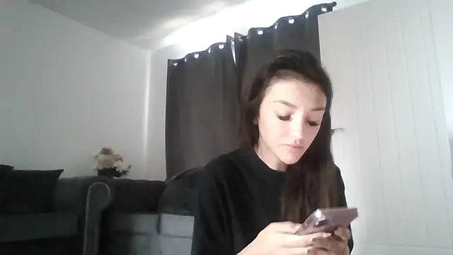 Snapshot of naughtybella05 chatting on 10.23.25 naughtybella05 online show from 10.23.25