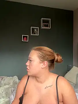 Snapshot of GoddessPrincesss chatting on 10.29.25 GoddessPrincesss online show from 10.29.25