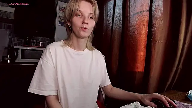 Snapshot of Madelaineses chatting on 06.08.26 Madelaineses online show from 06.08.26