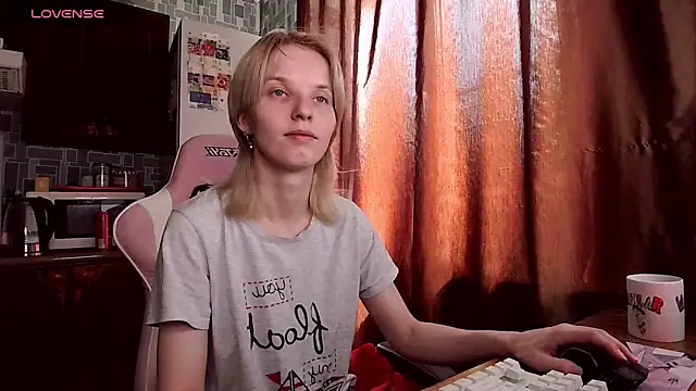 Snapshot of Madelaineses chatting on 06.12.26 Madelaineses online show from 06.12.26