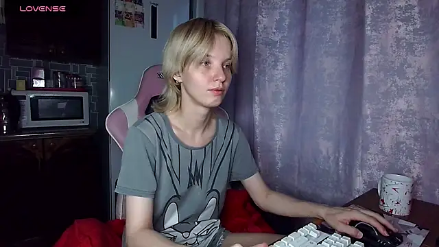 Snapshot of Madelaineses chatting on 06.29.26 Madelaineses online show from 06.29.26