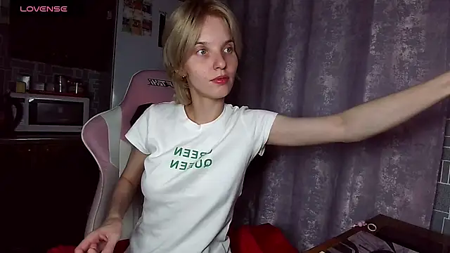 Snapshot of Madelaineses chatting on 07.12.26 Madelaineses online show from 07.12.26