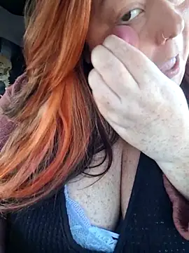 Snapshot of 50-shades-of-JADE chatting on 11.04.25 50-shades-of-JADE online show from 11.04.25