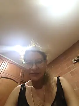 Snapshot of MaryeLunna chatting on 09.30.25 MaryeLunna online show from 09.30.25