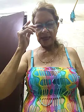 Snapshot of MaryeLunna chatting on 10.10.25 MaryeLunna online show from 10.10.25