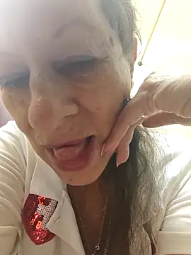 Snapshot of MaryeLunna chatting on 10.15.25 MaryeLunna online show from 10.15.25