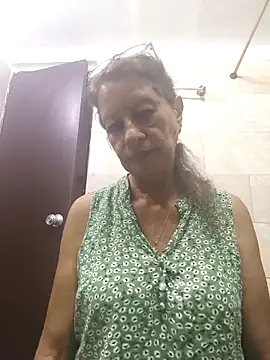 Snapshot of MaryeLunna chatting on 10.23.25 MaryeLunna online show from 10.23.25