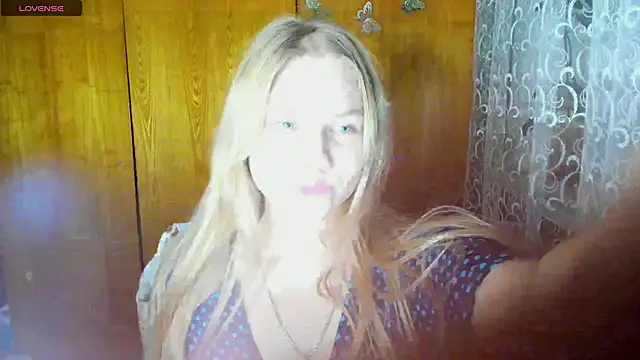 Snapshot of AlinaMors chatting on 10.08.25 AlinaMors online show from 10.08.25