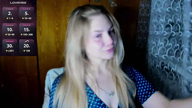 Snapshot of AlinaMors chatting on 10.13.25 AlinaMors online show from 10.13.25