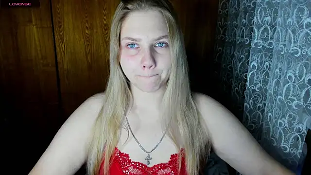 Snapshot of AlinaMors chatting on 10.14.25 AlinaMors online show from 10.14.25