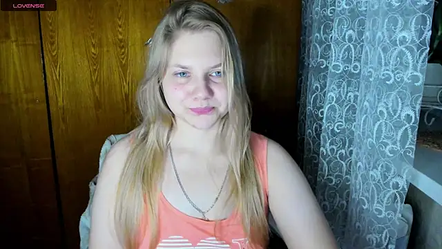 Snapshot of AlinaMors chatting on 10.17.25 AlinaMors online show from 10.17.25