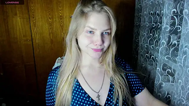 Snapshot of AlinaMors chatting on 10.23.25 AlinaMors online show from 10.23.25