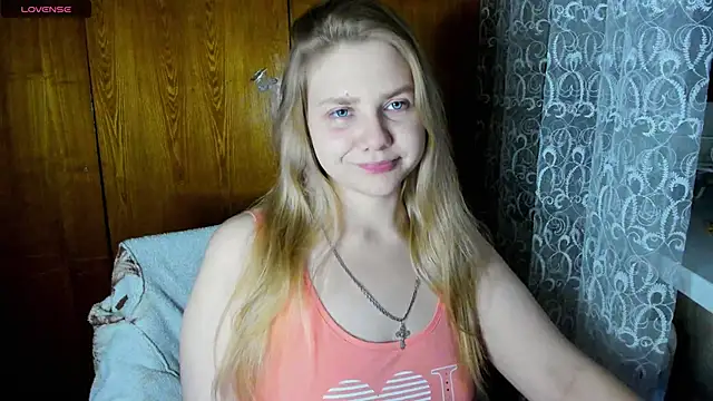 Snapshot of AlinaMors chatting on 10.27.25 AlinaMors online show from 10.27.25