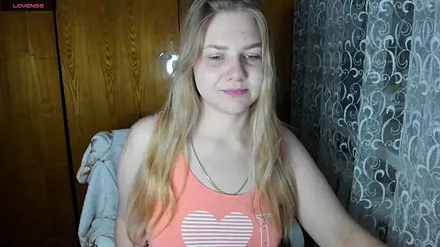 Snapshot of AlinaMors chatting on 11.10.25 AlinaMors online show from 11.10.25