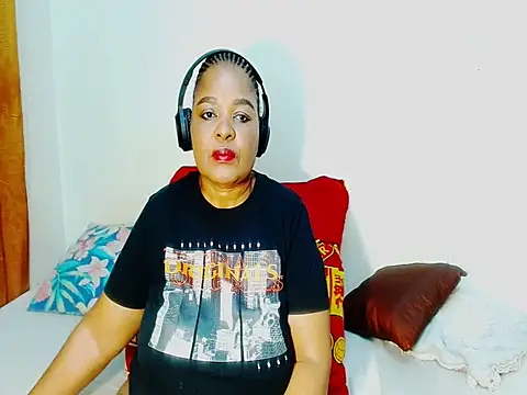 Snapshot of Love-Racheal75 chatting on 05.29.26 Love-Racheal75 online show from 05.29.26